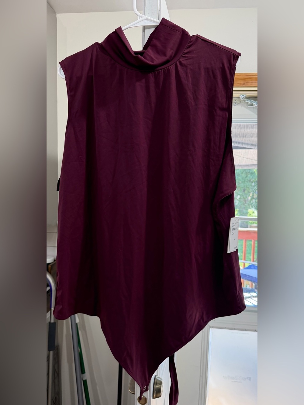Good American Sleeveless Mock Neck Women’s bodysuit in Burgundy